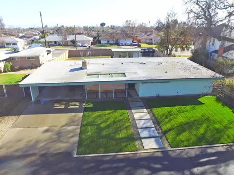 110 W Colonial Dr, Hanford, CA 93230 photo 2