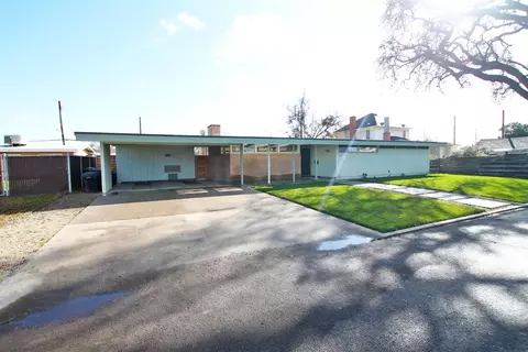 110 W Colonial Dr, Hanford, CA 93230 photo 6