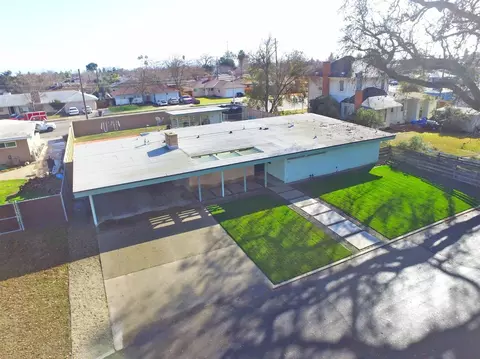 110 W Colonial Dr, Hanford, CA 93230 photo 4