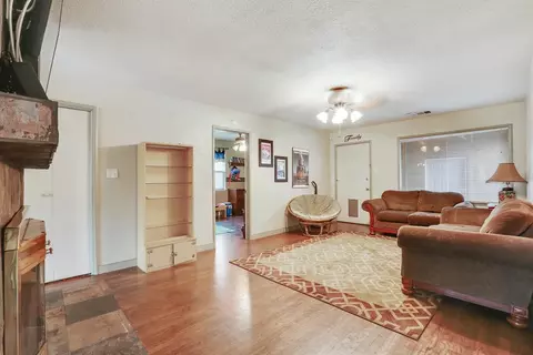 1021 E Noble Ave, Visalia, CA 93292 photo 9