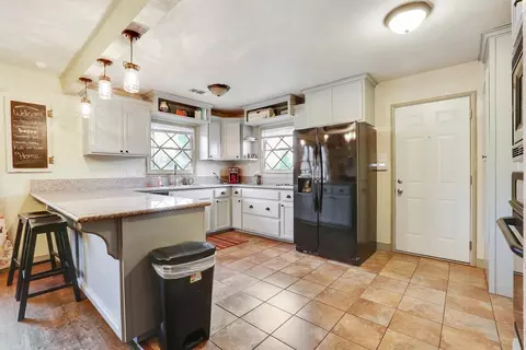 1021 E Noble Ave, Visalia, CA 93292 photo 5