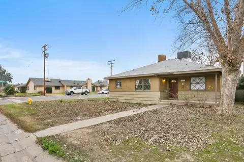 1021 E Noble Ave, Visalia, CA 93292 photo 2