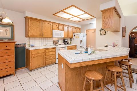 417 E Wilson Ave, Tulare, CA 93274 photo 9