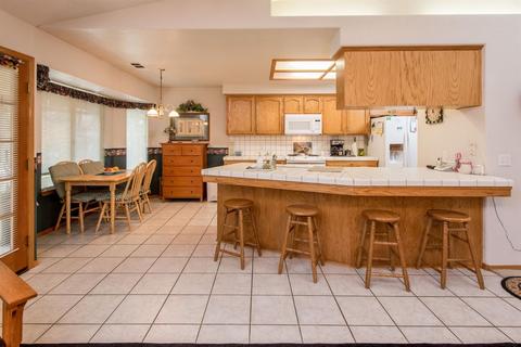 417 E Wilson Ave, Tulare, CA 93274 photo 8