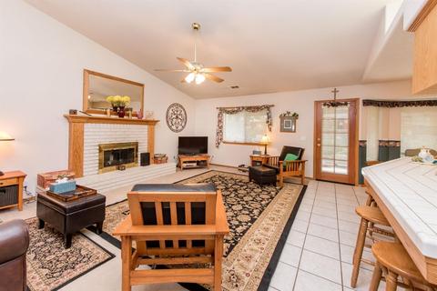 417 E Wilson Ave, Tulare, CA 93274 photo 5