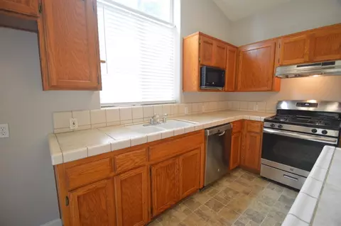 3933 E Four Creeks Ct, Visalia, CA 93292 photo 8