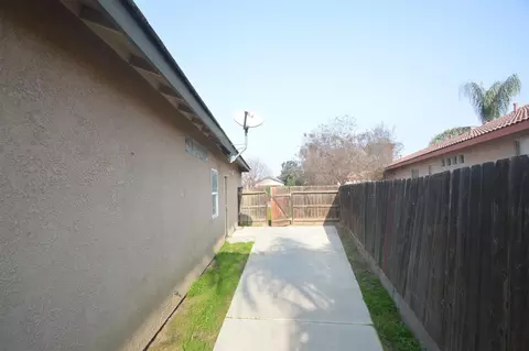 3933 E Four Creeks Ct, Visalia, CA 93292 photo 24