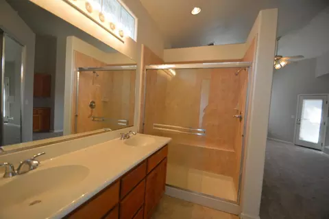 3933 E Four Creeks Ct, Visalia, CA 93292 photo 13