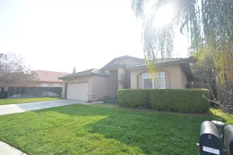 3933 E Four Creeks Ct, Visalia, CA 93292 photo 2