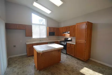 3933 E Four Creeks Ct, Visalia, CA 93292 photo 7