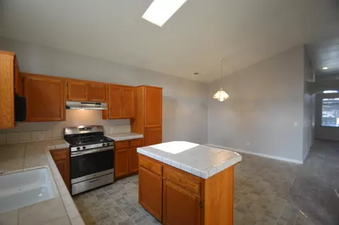 3933 E Four Creeks Ct, Visalia, CA 93292 photo 10