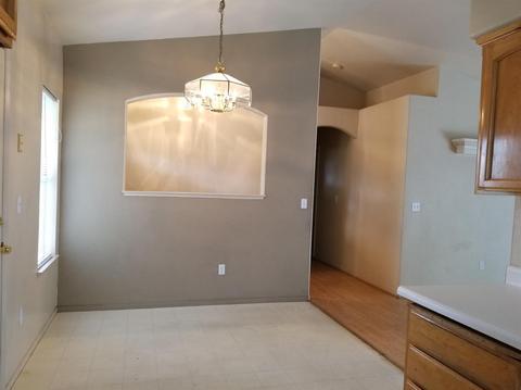638 E Cinnamon Dr, Lemoore, CA 93245 photo 7