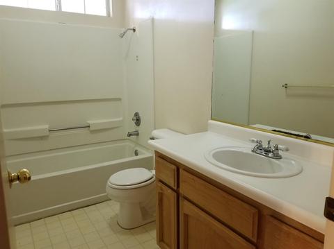 638 E Cinnamon Dr, Lemoore, CA 93245 photo 14