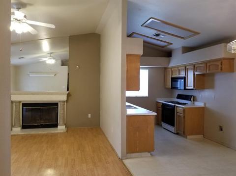 638 E Cinnamon Dr, Lemoore, CA 93245 photo 6