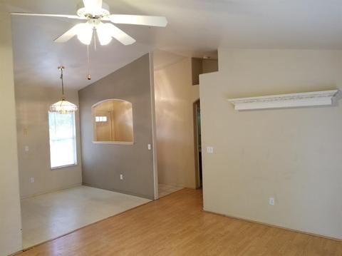 638 E Cinnamon Dr, Lemoore, CA 93245 photo 8
