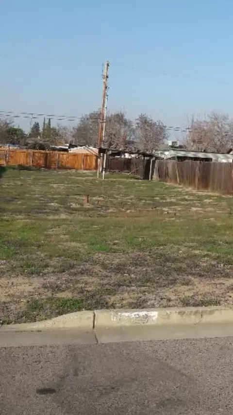 1428 E Sonora Ave, Tulare, CA 93274 photo 1