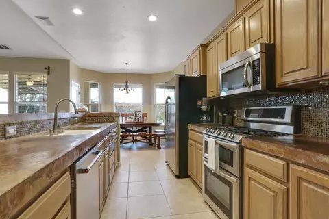 2303 S Beech Dr, Visalia, CA 93292 photo 15