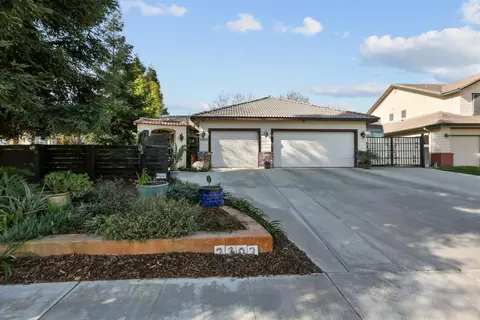 2303 S Beech Dr, Visalia, CA 93292 photo 1