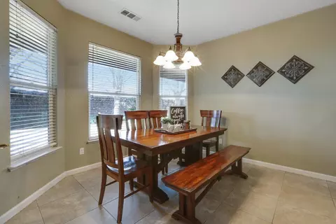 2303 S Beech Dr, Visalia, CA 93292 photo 12