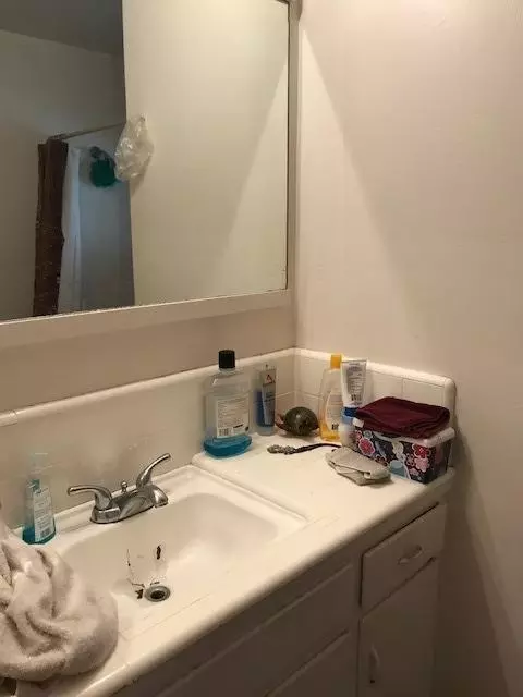 111 E Paradise Ave, Visalia, CA 93277 photo 2