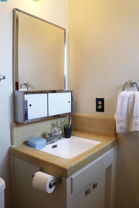 2012 E Bardsley Ave, Tulare, CA 93274 photo 11