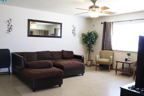 2012 E Bardsley Ave, Tulare, CA 93274 photo 4