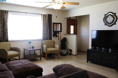 2012 E Bardsley Ave, Tulare, CA 93274 photo 3