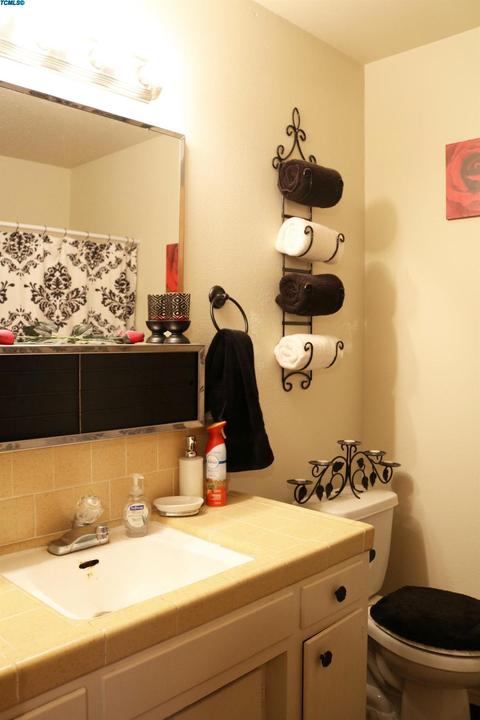 2012 E Bardsley Ave, Tulare, CA 93274 photo 9