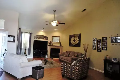 3140 W Delaware Ct, Visalia, CA 93291 photo 7