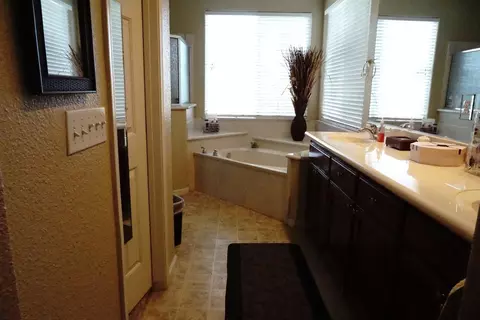 3140 W Delaware Ct, Visalia, CA 93291 photo 35