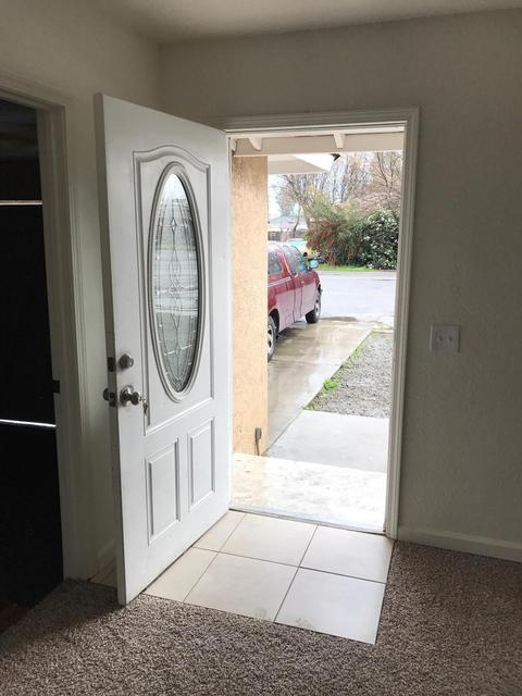 802 E Myrtle St, Hanford, CA 93230 photo 2