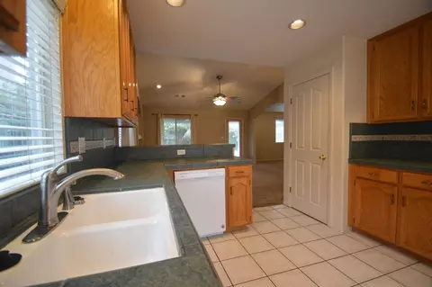 3819 E Stapp Ct, Visalia, CA 93292 photo 11
