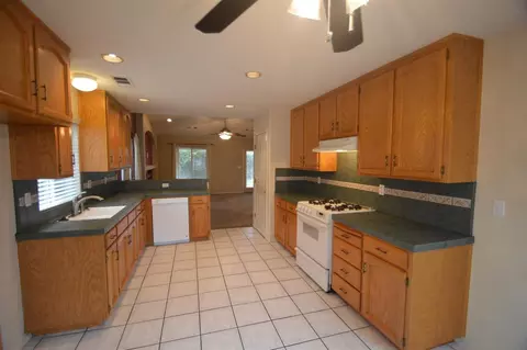 3819 E Stapp Ct, Visalia, CA 93292 photo 10