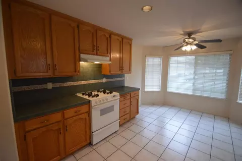 3819 E Stapp Ct, Visalia, CA 93292 photo 9
