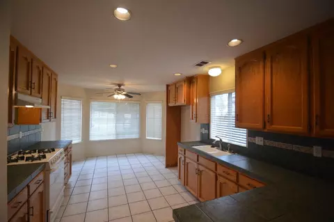 3819 E Stapp Ct, Visalia, CA 93292 photo 8