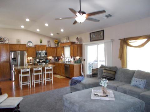 1932 E Bridger Ave, Tulare, CA 93274 photo 2