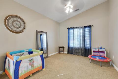 1040 Evergreen Ave, Lemoore, CA 93245 photo 7