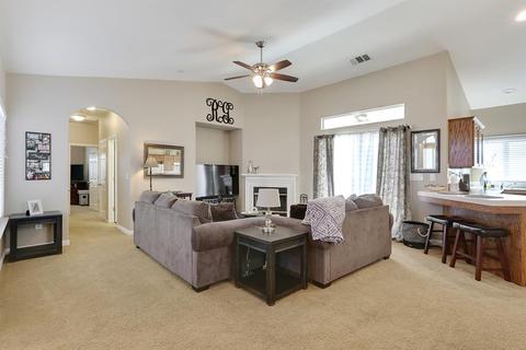 1040 Evergreen Ave, Lemoore, CA 93245 photo 10