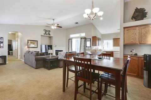 1040 Evergreen Ave, Lemoore, CA 93245 photo 9