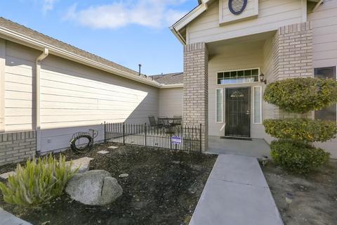 1040 Evergreen Ave, Lemoore, CA 93245 photo 4