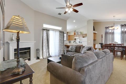 1040 Evergreen Ave, Lemoore, CA 93245 photo 14