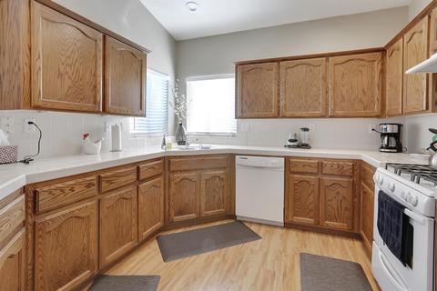 1040 Evergreen Ave, Lemoore, CA 93245 photo 13