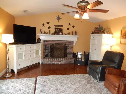 2925 E Pershing Ct, Visalia, CA 93292 photo 8