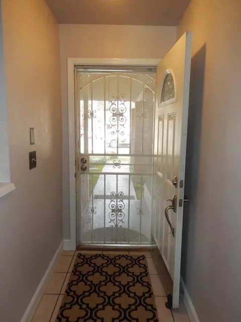 2925 E Pershing Ct, Visalia, CA 93292 photo 2
