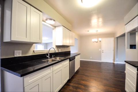 3138 E Duran Ave, Visalia, CA 93292 photo 9