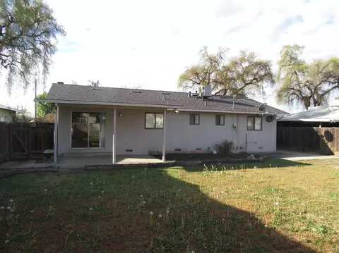 748 E Cypress Ave, Visalia, CA 93292 photo 14