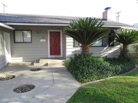 748 E Cypress Ave, Visalia, CA 93292 photo 2