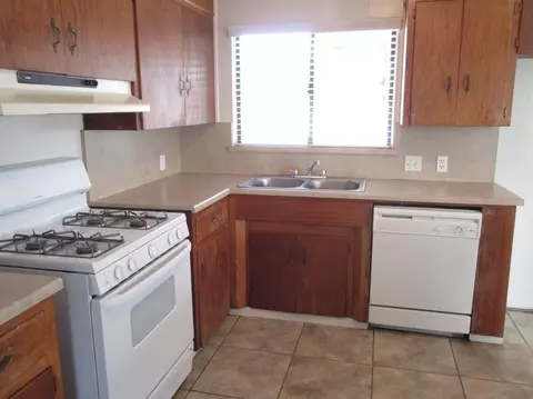 748 E Cypress Ave, Visalia, CA 93292 photo 7