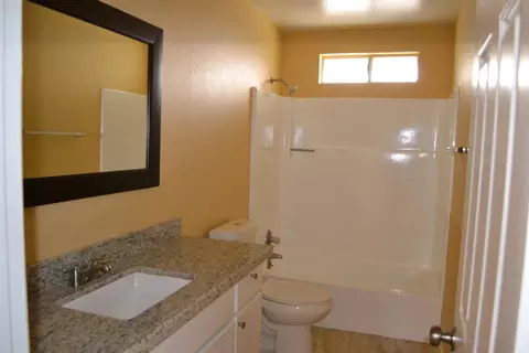 570 Ash St, Lemoore, CA 93245 photo 16