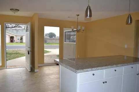 570 Ash St, Lemoore, CA 93245 photo 6